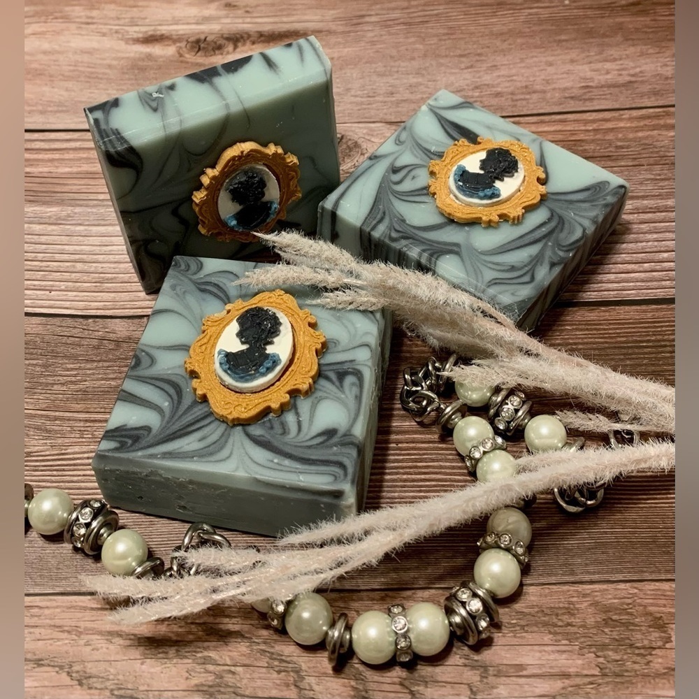 Hand Crafted Vintage-Inspired Soap with Soap Cameo Brooch for Mothers Day - Picture 6 of 7